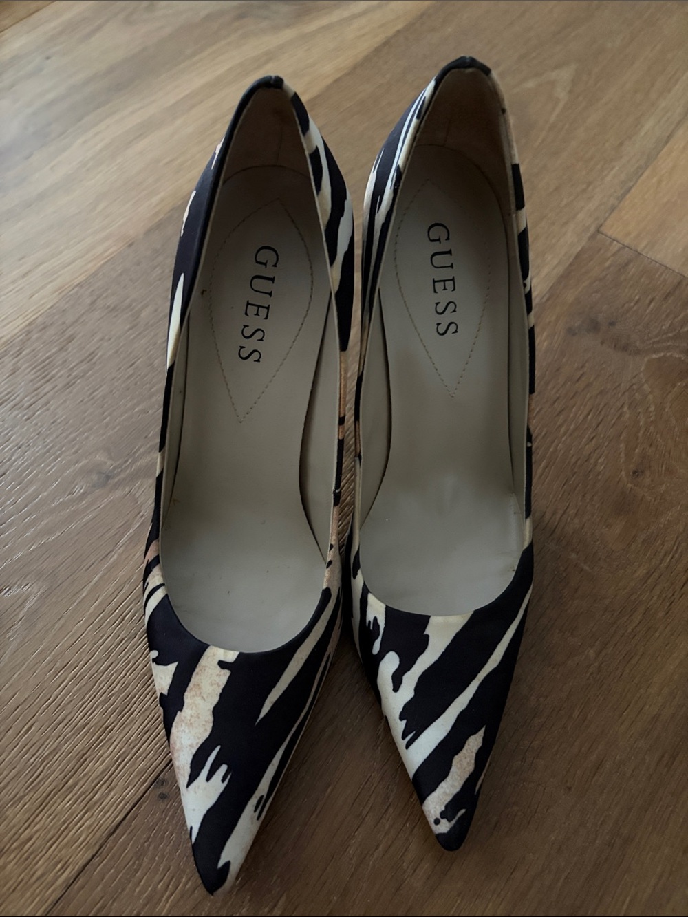 GUESS Black and Cream Zebra-Print Pointed-Toe Pumps